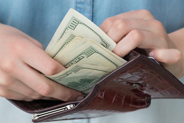4 Stark Differences Between Being Frugal and Cheap cash-money