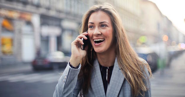 Lead blonde hair blurred background buildings 825979