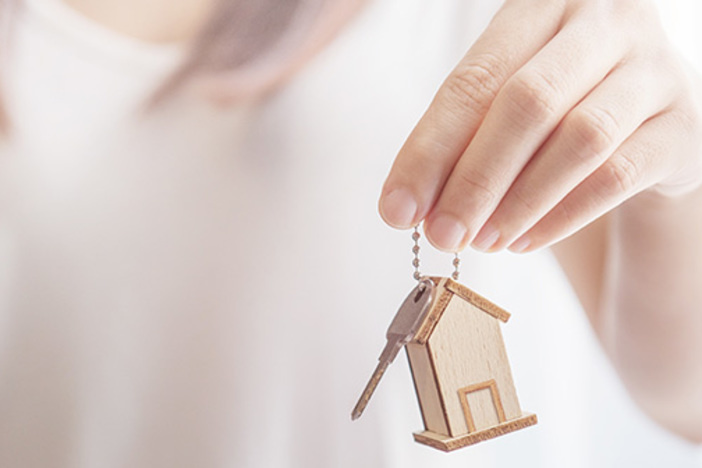 Follow This Moving Out Checklist Before Tenants Leave handing-over-keys