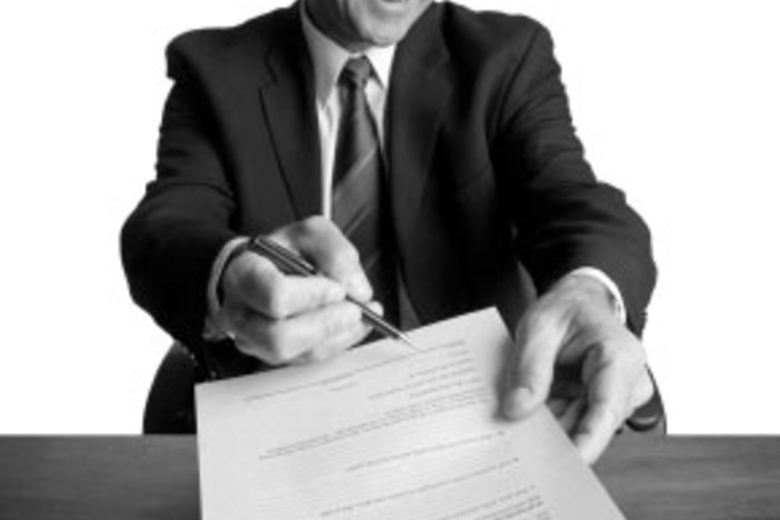 Important Considerations for Real Estate Contract Assignments sign real estate contract