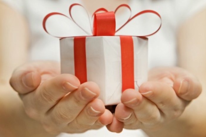 9 Great, Practical Gift Ideas for the Real Estate Investor in Your Life real_estate_investor_gift_ideas