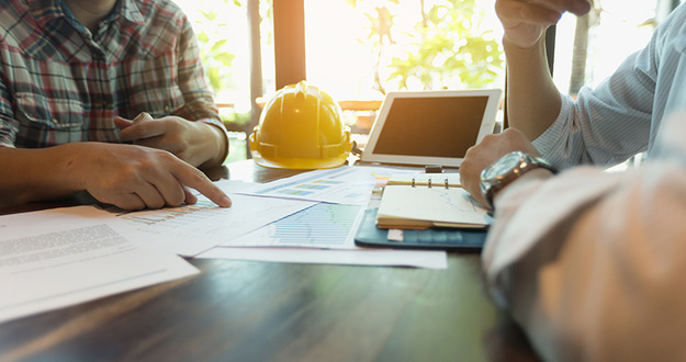 How to Best Work With Contractors as an Investor (An Ex-Contractor’s Point of View) Businessmen are meeting with contractors about business plans.